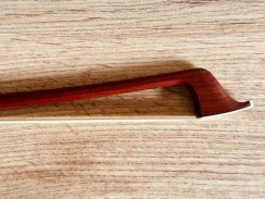 Mistrovský violoncellový smyčec Sandu Stroe