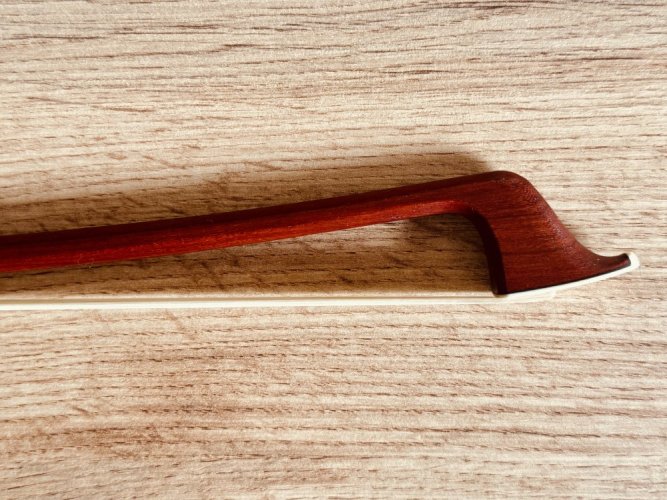 Mistrovský violoncellový smyčec Sandu Stroe